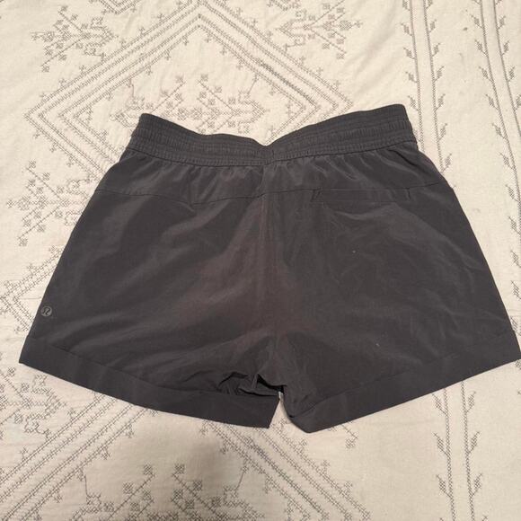 Lululemon speed up shorts athleisure - Picture 3 of 3